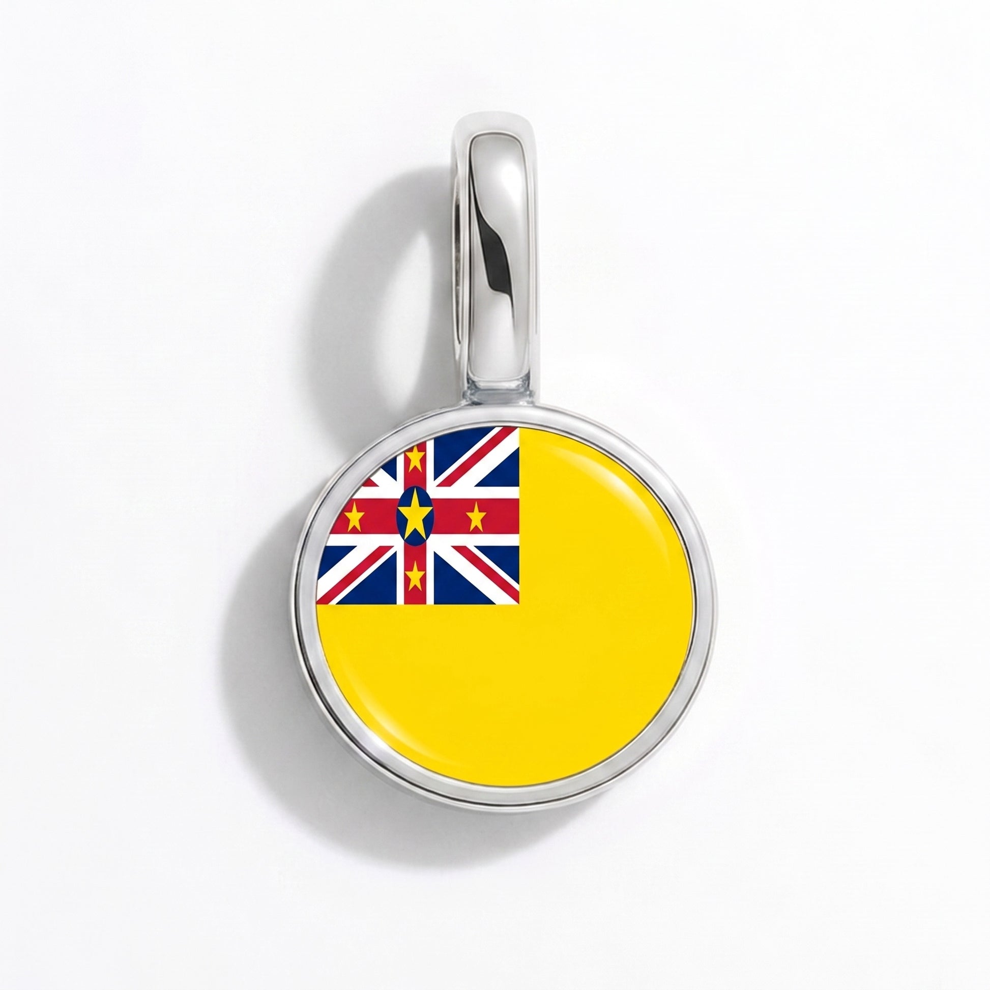 Flag charm Niue – round silver