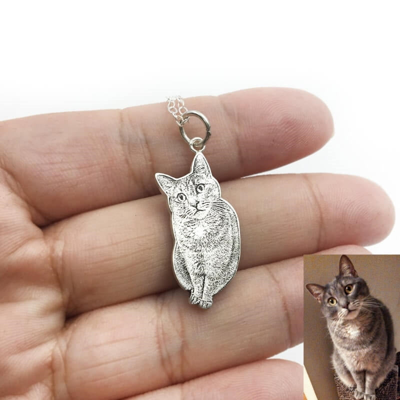 Personalized necklace with engraving