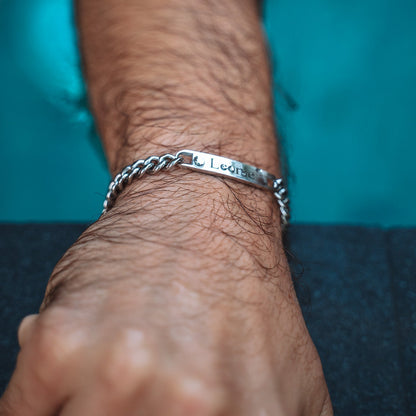 Partner bracelets with engraving